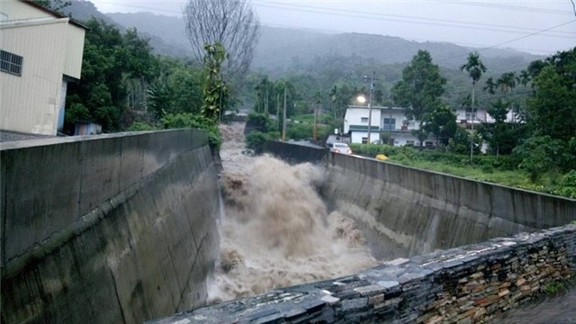 Sieu bao Meranti do bo, Dai Loan tan hoang hinh anh 7
