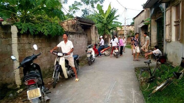 om chong bi dien giat, vo cung chet tham trong chuong ga - 1