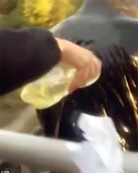 Nga: Nhóm nam thanh niên tự thiêu rồi nhảy cầu để được nhiều like trên Facebook - Ảnh 2.