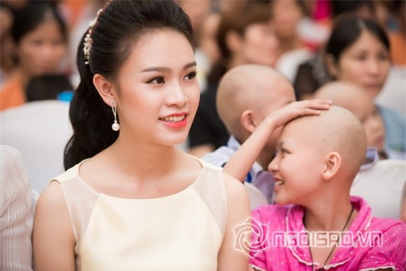 Hoa hậu Mỹ Linh dự tiệc trung thu 4