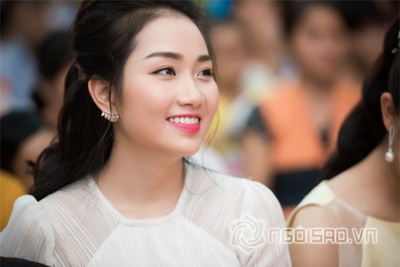 Hoa hậu Mỹ Linh dự tiệc trung thu 3