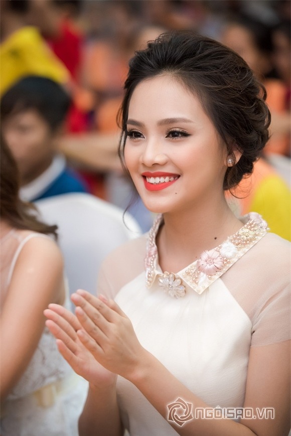 Hoa hậu Mỹ Linh dự tiệc trung thu 1