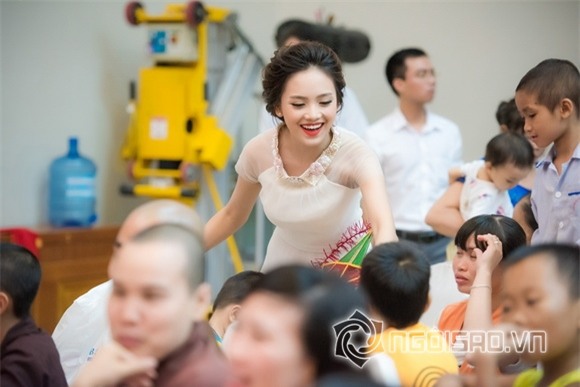 Hoa hậu Mỹ Linh dự tiệc trung thu 5