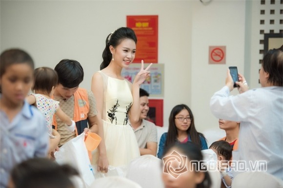 Hoa hậu Mỹ Linh dự tiệc trung thu 4