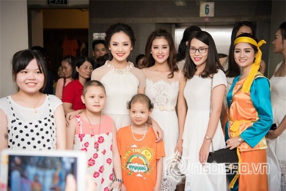 Hoa hậu Mỹ Linh dự tiệc trung thu 2