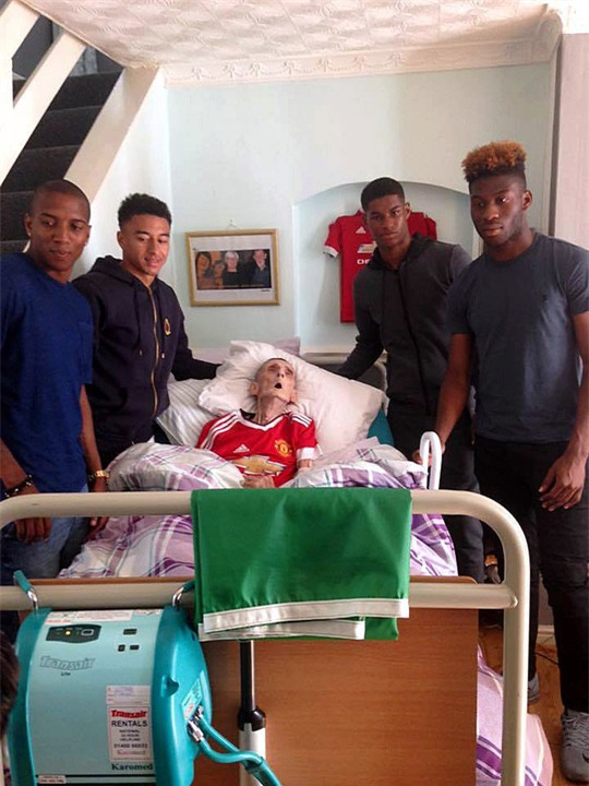 Sao M.U bên giường bệnh CĐV