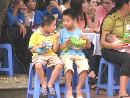 9 mon do cuc doc ngoai cong truong van 'hut' ngan tre em - 3