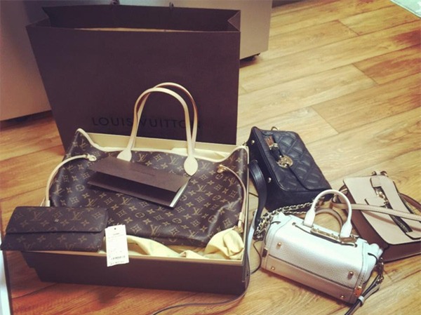 chị em khoe quà trung thu