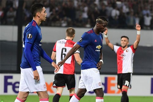thua feyenoord, m.u lap 2 ky luc dang that vong hinh anh 1