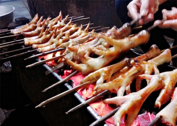 Chân gà nướng Ngõ Gạch