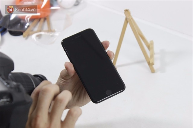 Cận cảnh iPhone 7 bản chính thức đầu tiên tại Việt Nam - Ảnh 7.
