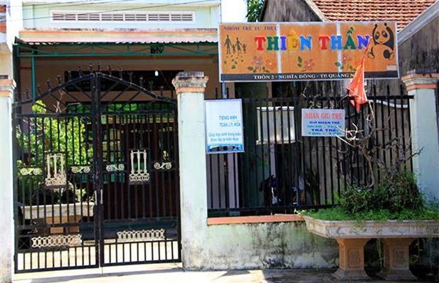 Cháu bé 3 tuổi bị nghi ho sặc sau khi ăn cháo, dẫn đến tử vong tại điểm giữ trẻ tự phát này.