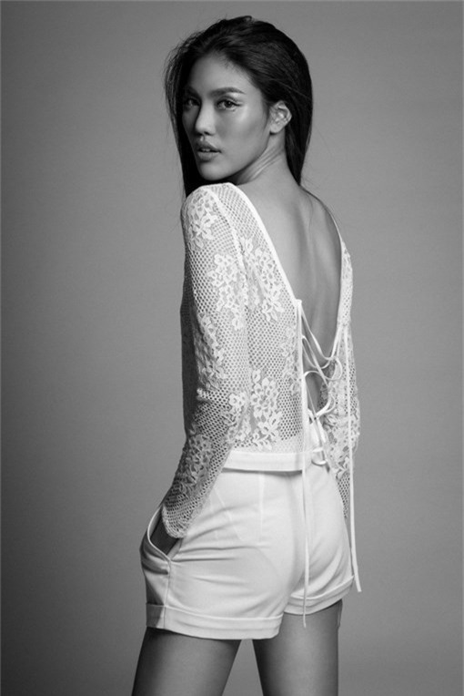 Lan Khuê bay bổng trong bộ sưu tập khoe lưng  - ảnh 12