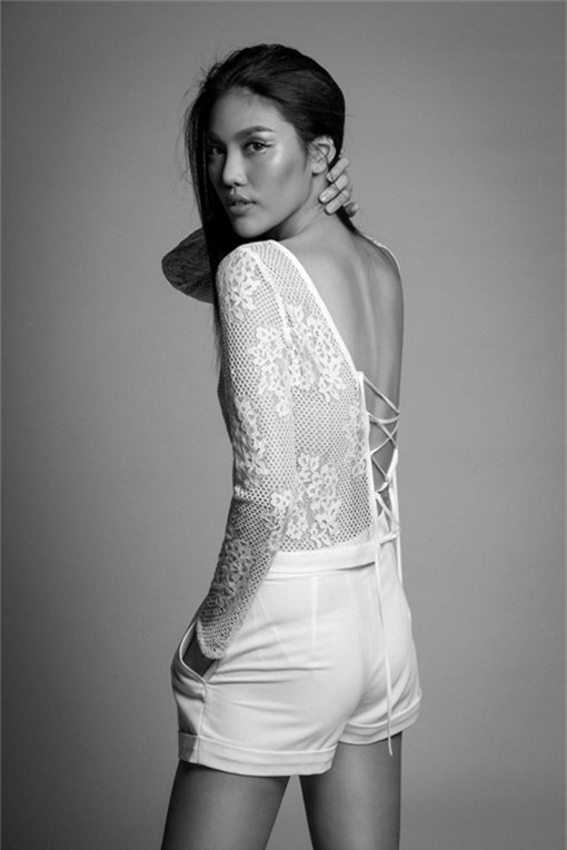 Lan Khuê bay bổng trong bộ sưu tập khoe lưng  - ảnh 13