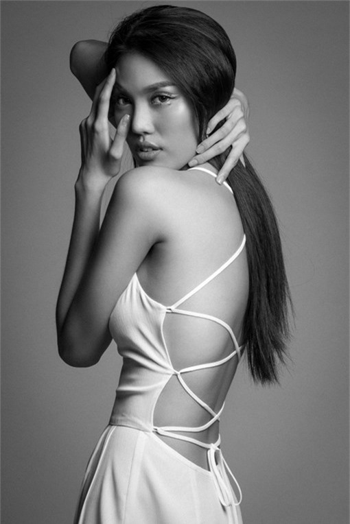 Lan Khuê bay bổng trong bộ sưu tập khoe lưng  - ảnh 3