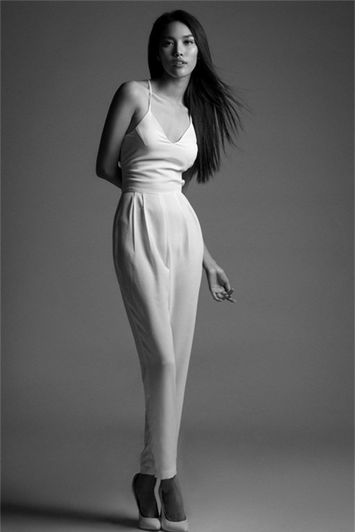 Lan Khuê bay bổng trong bộ sưu tập khoe lưng  - ảnh 4