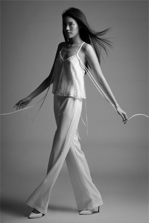 Lan Khuê bay bổng trong bộ sưu tập khoe lưng  - ảnh 6