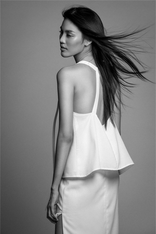 Lan Khuê bay bổng trong bộ sưu tập khoe lưng  - ảnh 8