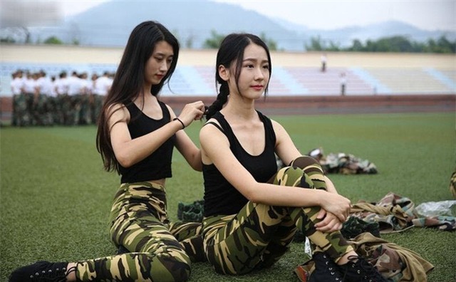Các nữ sinh học quân sự xinh hơn hoa hậu làm cả trường náo loạn - Ảnh 5.
