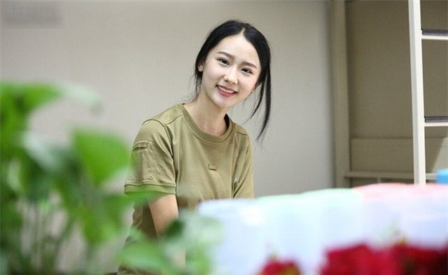 Các nữ sinh học quân sự xinh hơn hoa hậu làm cả trường náo loạn - Ảnh 8.