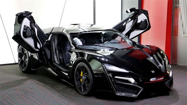 Nếu là một tín đồ của bộ phim hành động Fast & Furious, chắc chắn bạn sẽ nhớ rất rõ cảnh chiếc siêu xe 3,4 triệu USD, Lykan Hypersport, bay qua 2 tòa nhà chọc trời ở Abu Dhabi trong phần 7. Tất nhiên, chiếc siêu xe trong phim chỉ là bản sao nhưng cũng khiến Lykan Hypersport được cả thế giới biết đến.