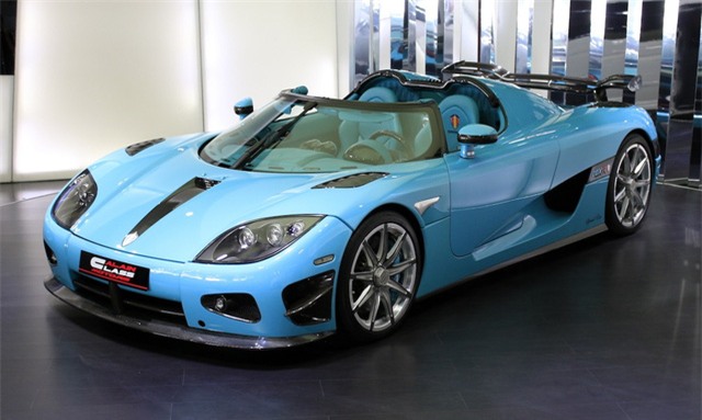 Ngoài Agera RS, một chiếc Koenigsegg khác có thể gây hứng thú cho nhiều người mê xe, đó là CCXR Special Edition với ngoại thất màu xanh ngọc từng rất nổi tiếng khi thuộc sở hữu của Hoàng gia Al-Thani đến từ đất nước Qatar. Siêu xe này đã lăn bánh 3.400 km.