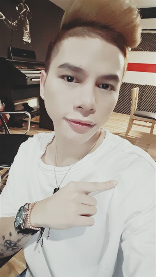 Hành trình thay đổi nhan sắc của nam ca sĩ không sợ dao kéo - Hoàng Tôn - Ảnh 10.