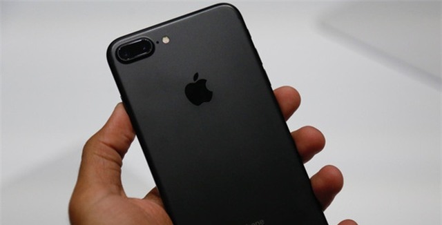 Vừa về Việt Nam: Giá iPhone 7 Plus tăng tới 4 triệu vì cháy hàng, iPhone 7 giảm giá nhẹ