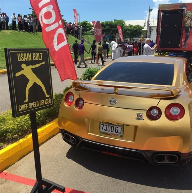 Usain Bolt khoe sieu xe ma vang trong ngay len lam giam doc hinh anh 4