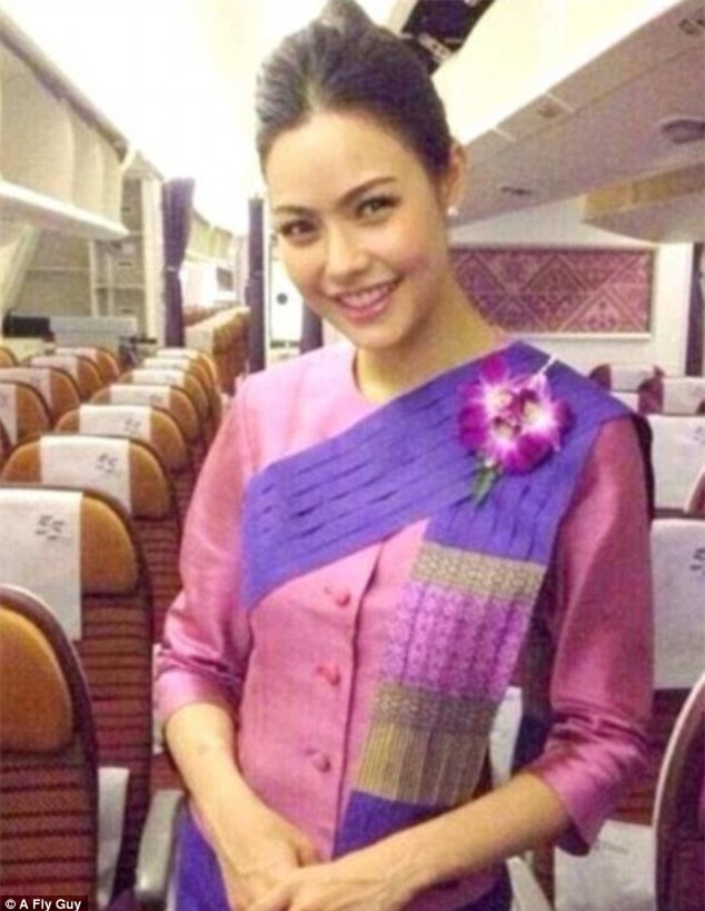 Những nữ tiếp viên hàng không xinh đẹp nhất trên toàn thế giới - Ảnh 8.