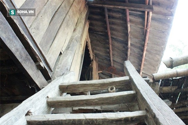 Hình ảnh rơi nước mắt vụ chở thi thể về bằng xe máy - Ảnh 2.