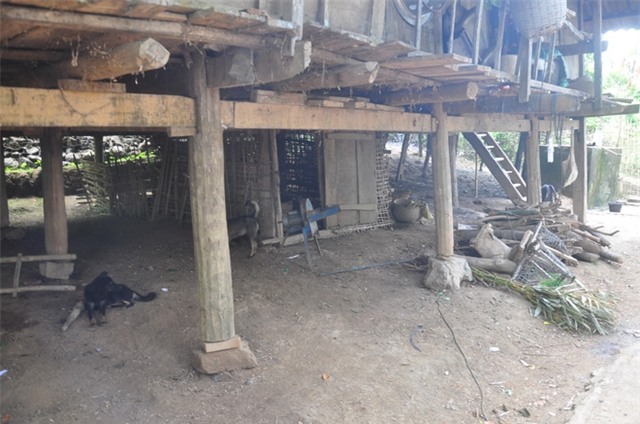 Hình ảnh rơi nước mắt vụ chở thi thể về bằng xe máy - Ảnh 3.