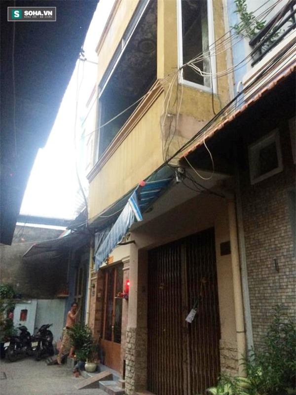 Cãi vã, chồng khóa cửa đốt vợ cùng con trai 4 tháng tuổi - Ảnh 1.