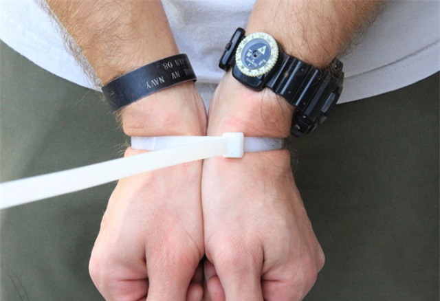 Kết quả hình ảnh cho cách tháo dây trói