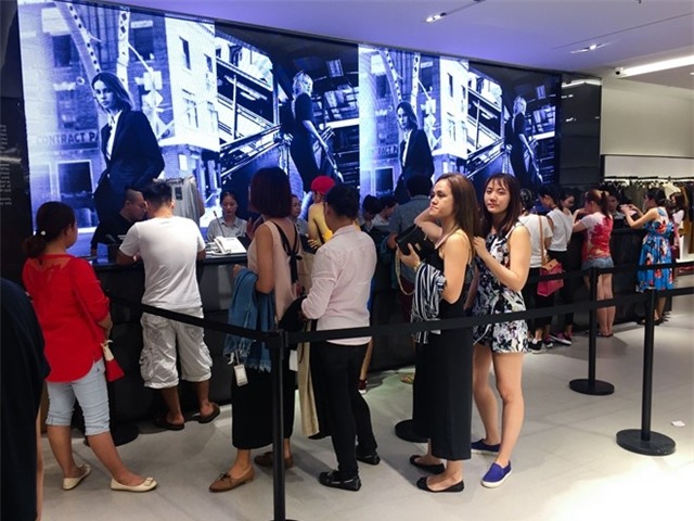 Nguoi Viet can trong mua hang ton cua Zara hinh anh 3