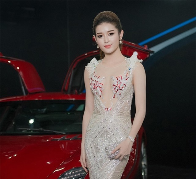 say dam 22 goc anh "dep nhu tien" cua a hau huyen my hinh anh 10