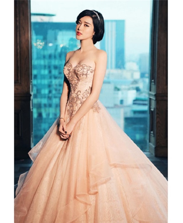 say dam 22 goc anh "dep nhu tien" cua a hau huyen my hinh anh 19