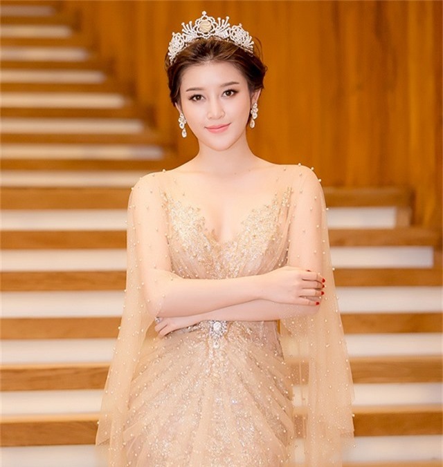 say dam 22 goc anh "dep nhu tien" cua a hau huyen my hinh anh 21