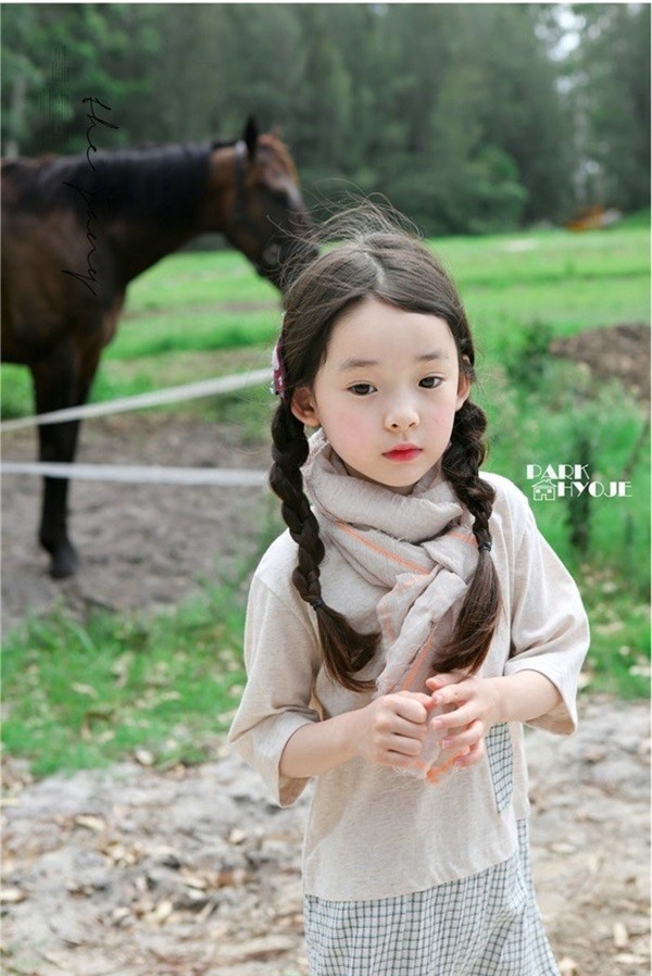 Tan chảy trước vẻ đẹp thuần khiết như sương mai của hot girl nhí xứ Hàn - Ảnh 18.