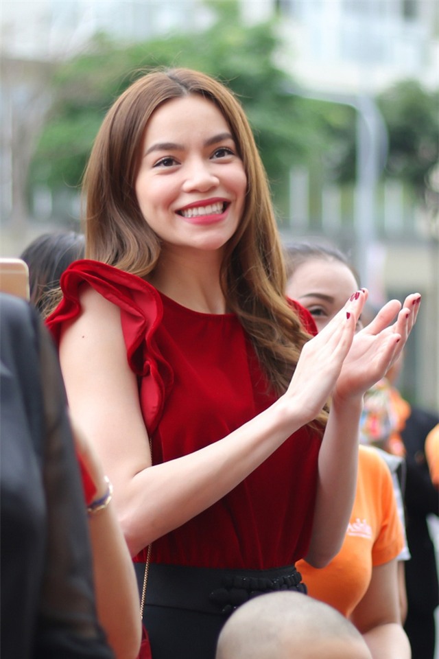 Hồ Ngọc Hà nổi bật giữa dàn hoa hậu đình đám - Ảnh 4.