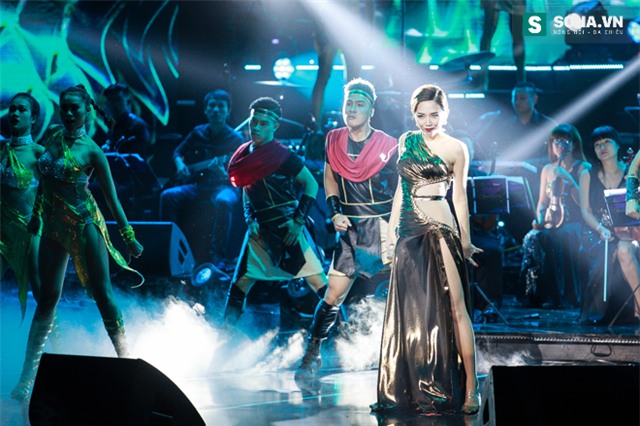 Tóc Tiên gặp sự cố với váy nữ thần táo bạo - Ảnh 12.