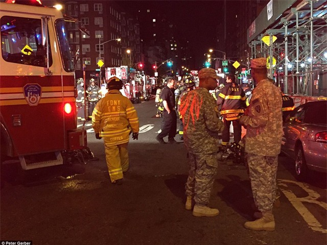 Hiện trường vụ nổ tại New York khiến hàng chục người bị thương - Ảnh 12.