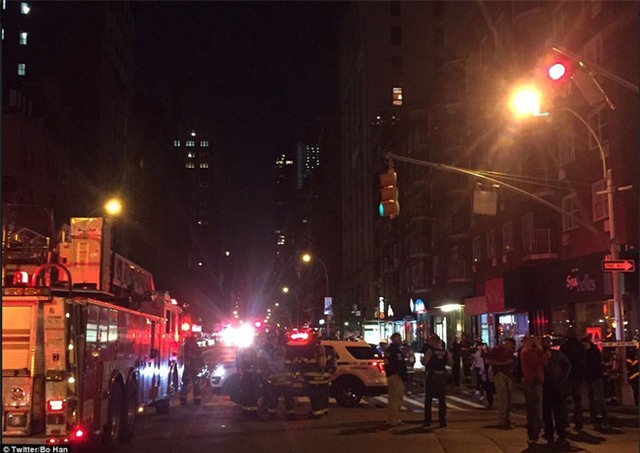 Hiện trường vụ nổ tại New York khiến hàng chục người bị thương - Ảnh 3.
