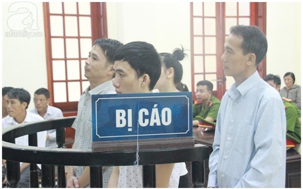 Xét xử vụ mua bán, vận chuyển 20 bánh ma túy: Tình già dẫn bồ nhí kém 35 tuổi vào tù