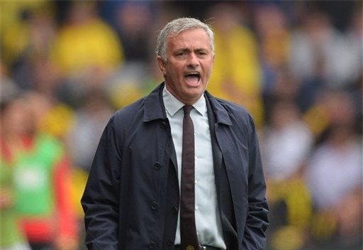 HLV Mourinho đổ lỗi cho trọng tài sau trận thua của MU