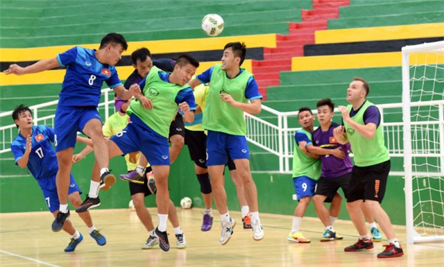 hlv dt futsal viet nam: “gap nga hay bo cung deu nhu nhau” hinh anh 3