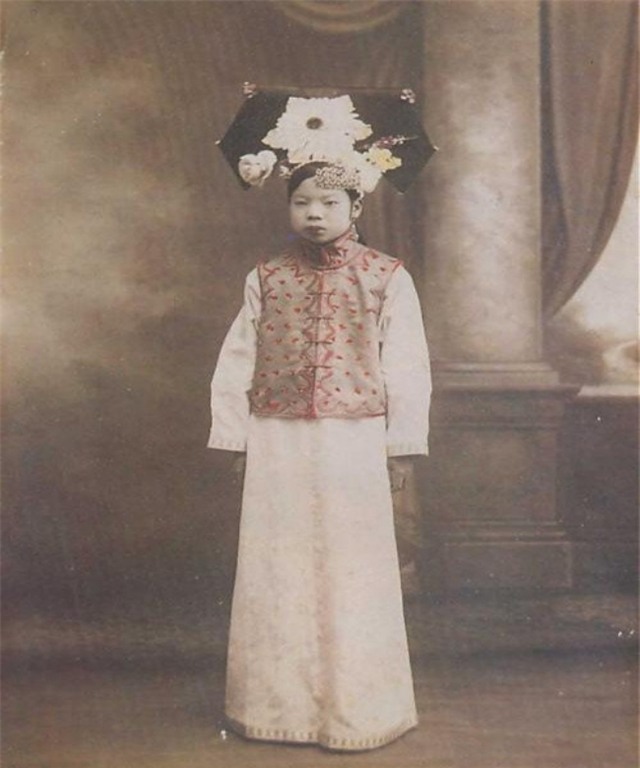 Trung Quốc: Nhan sắc xinh đẹp của 8 nàng Cách cách nổi tiếng cuối triều đại nhà Thanh - Ảnh 13.