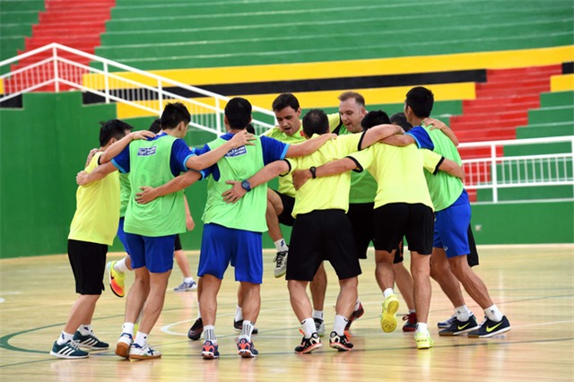 Chờ gặp Nga, tuyển futsal Việt Nam đi shopping ở Colombia - Ảnh 9.