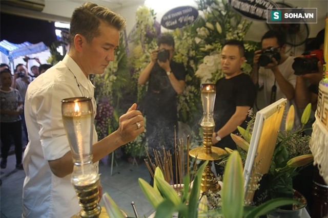 Mr Đàm khóc nấc bên thi hài ca sĩ Minh Thuận - Ảnh 13.