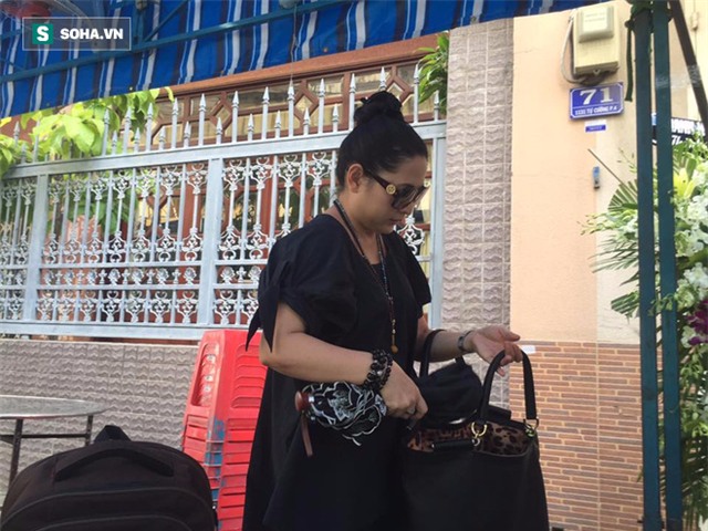 Mr Đàm khóc nấc bên thi hài ca sĩ Minh Thuận - Ảnh 3.